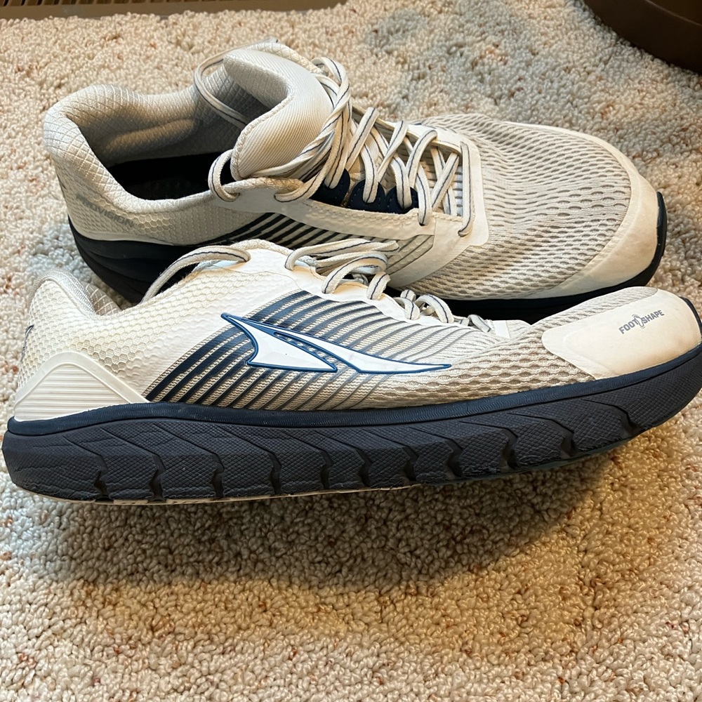 Altra Provision running shoes, good condition, low mileage